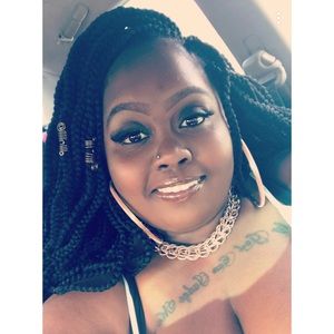 Meet your Posher, Makeia